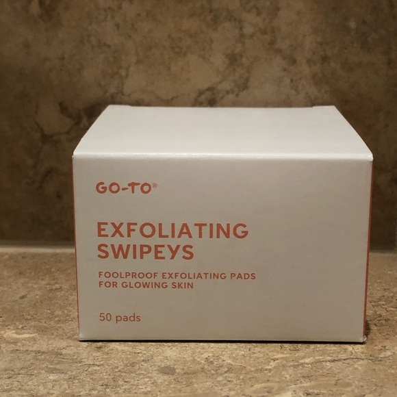 Go-to exfoliating swipeys - Picture 2 of 4